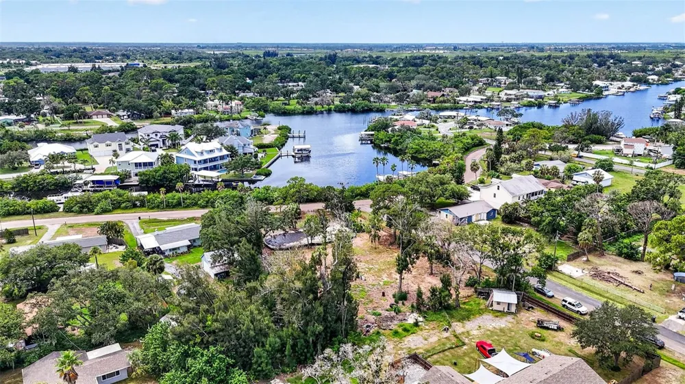 409 1ST AVENUE NW Ruskin, FL 33570