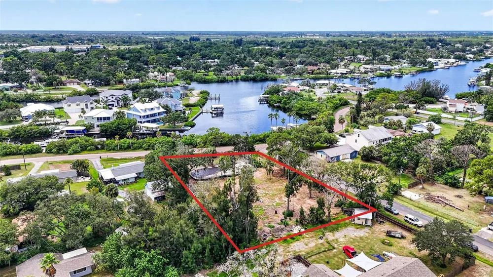 409 1ST AVENUE NW Ruskin, FL 33570