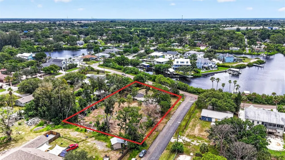 409 1ST AVENUE NW Ruskin, FL 33570