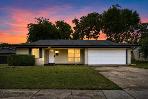 815 Wisteria Way