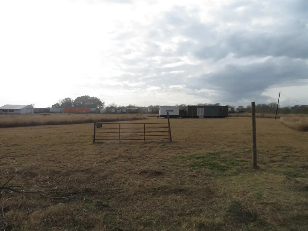 5686 S State Highway 60 Wharton, TX 77488