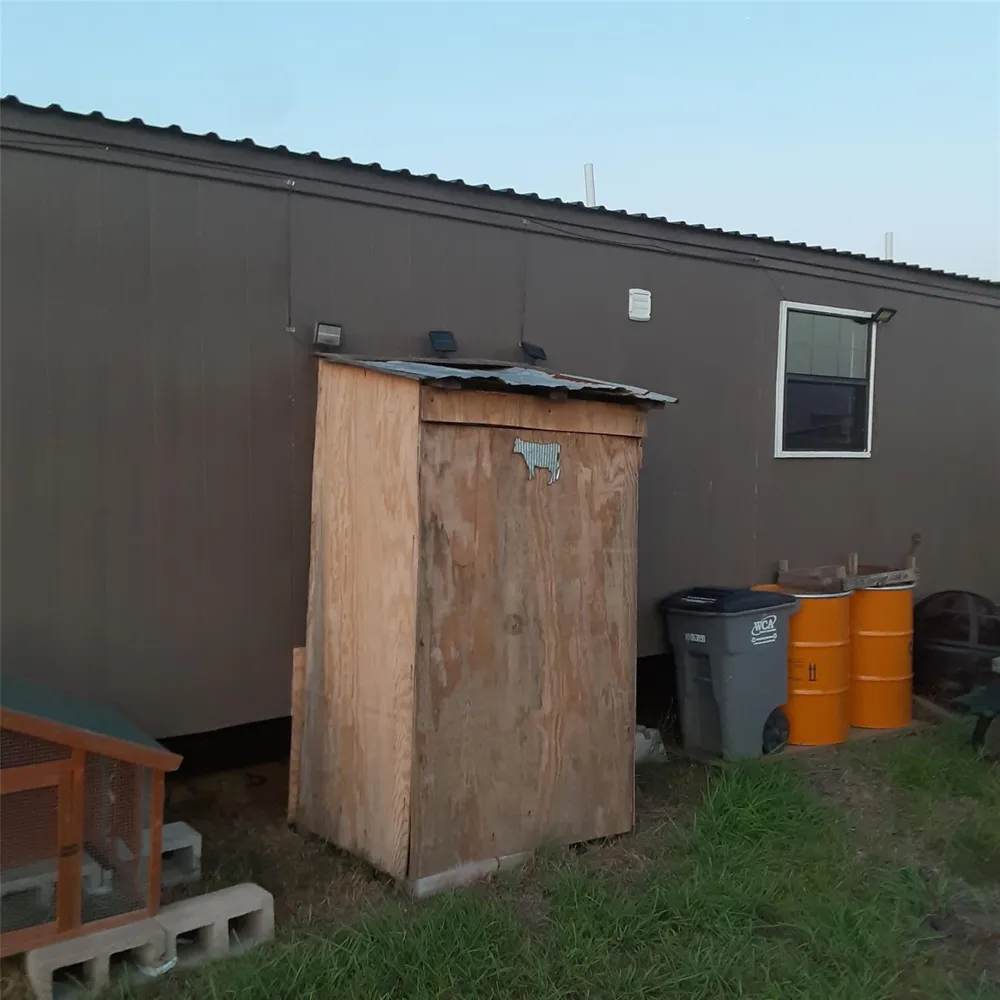 5686 S State Highway 60 Wharton, TX 77488