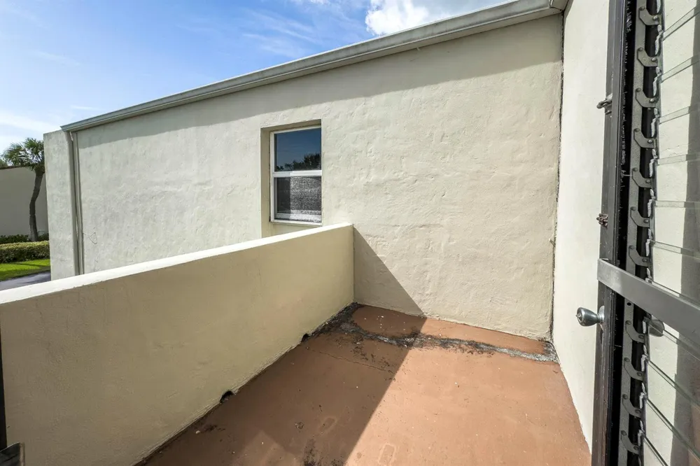 2540 Boundbrook Boulevard #204 Palm Springs, FL 33406