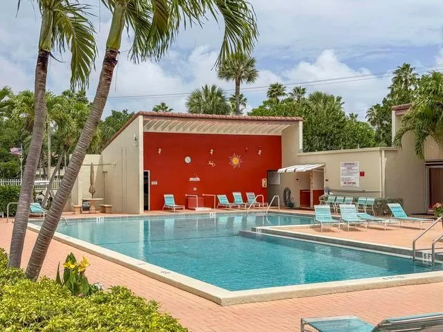 2540 Boundbrook Boulevard #204 Palm Springs, FL 33406
