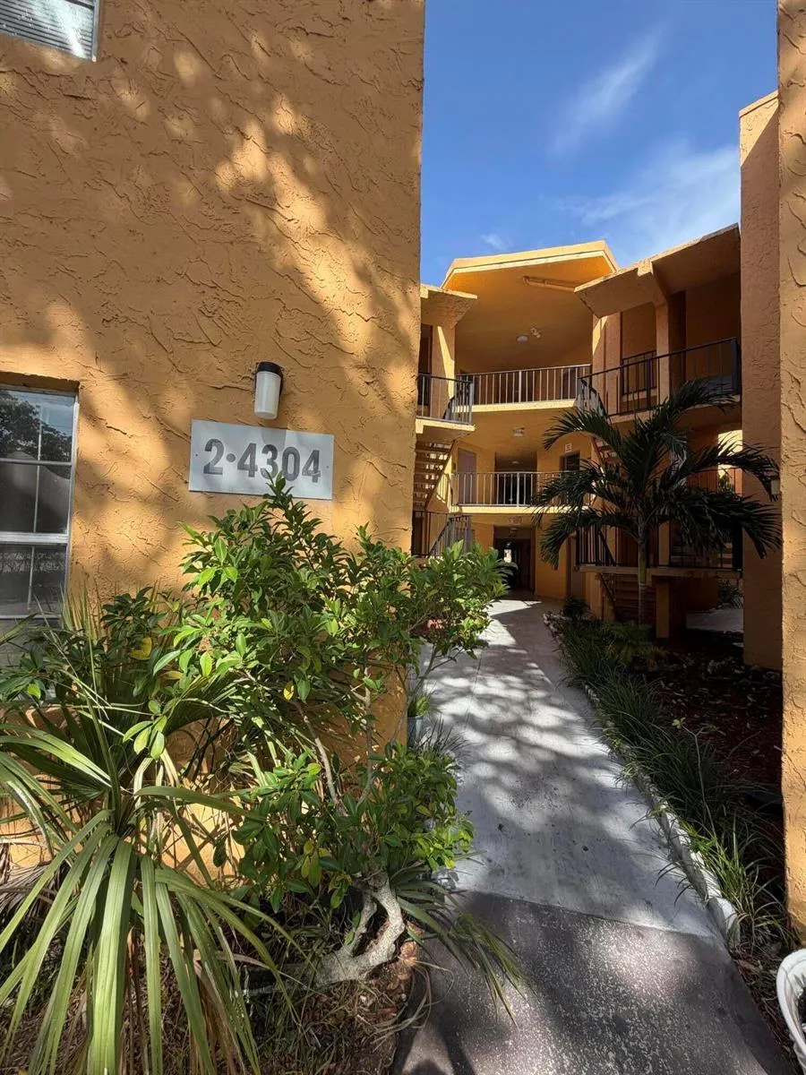 4304 NW 9th Ave #2-3B Deerfield Beach, FL 33064