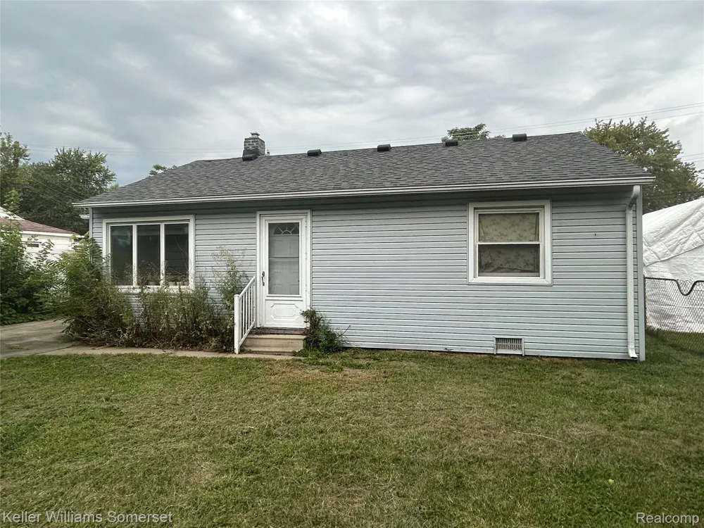 33809 Calumet Court Westland City, MI 48186