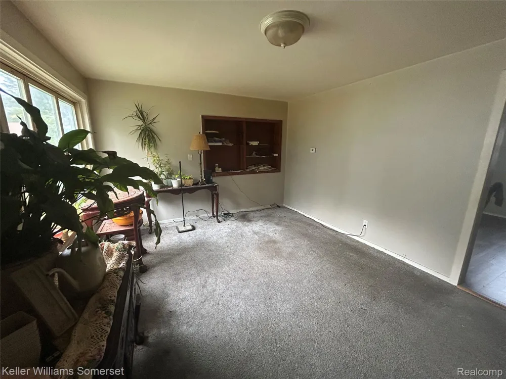 33809 Calumet Court Westland City, MI 48186