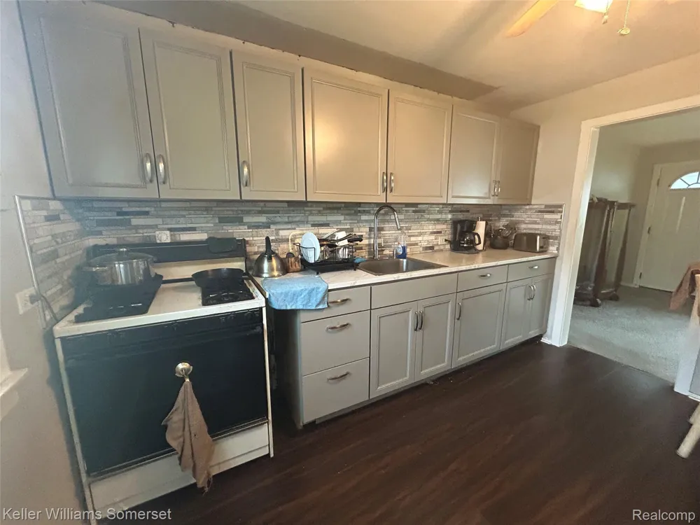 33809 Calumet Court Westland City, MI 48186