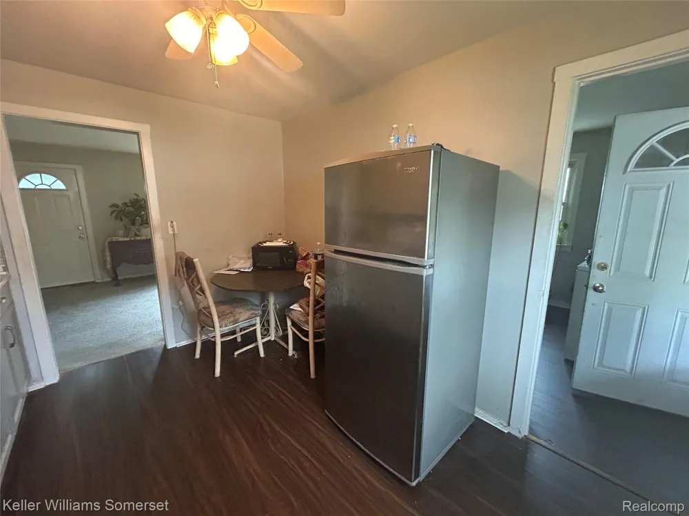 33809 Calumet Court Westland City, MI 48186