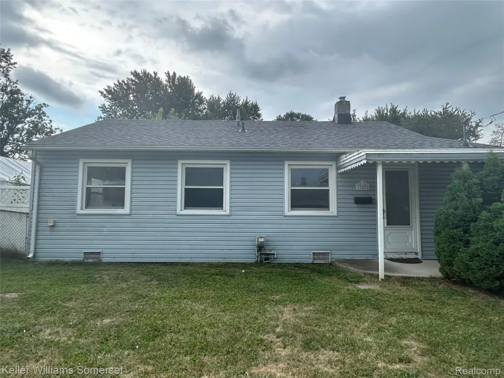 33809 Calumet Court Westland City, MI 48186