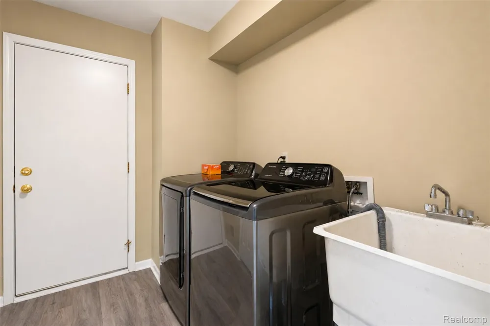 41585 Cherry Hill Road Canton Charter Township, MI 48188