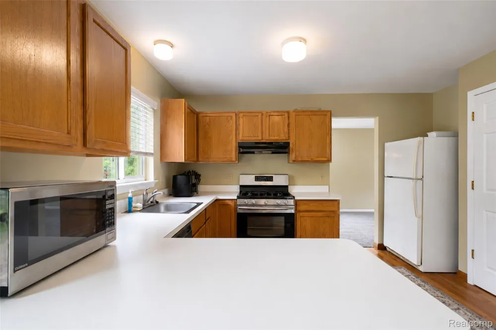 41585 Cherry Hill Road Canton Charter Township, MI 48188