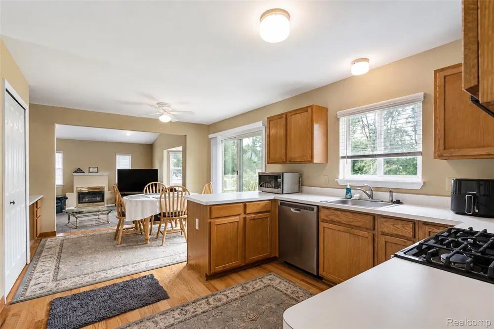 41585 Cherry Hill Road Canton Charter Township, MI 48188