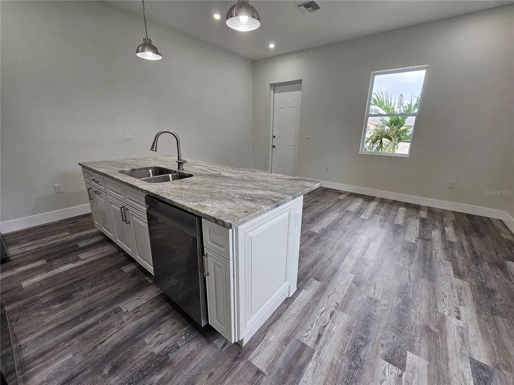 3525 MCINTOSH ROAD #B Sarasota, FL 34232