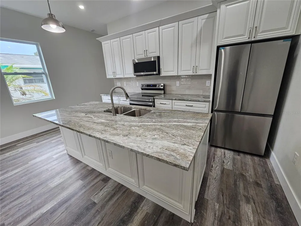3525 MCINTOSH ROAD #B Sarasota, FL 34232