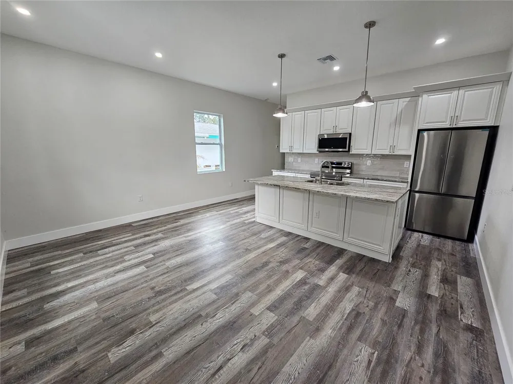 3525 MCINTOSH ROAD #B Sarasota, FL 34232
