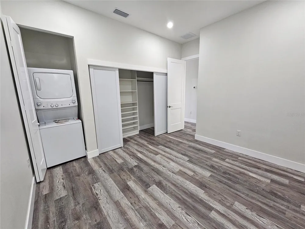 3525 MCINTOSH ROAD #B Sarasota, FL 34232