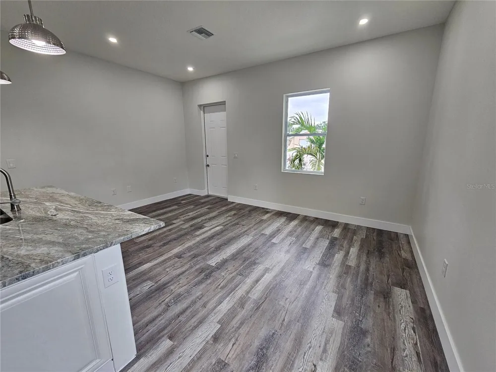3525 MCINTOSH ROAD #B Sarasota, FL 34232