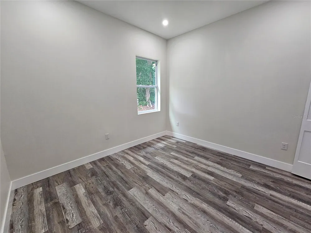 3525 MCINTOSH ROAD #B Sarasota, FL 34232