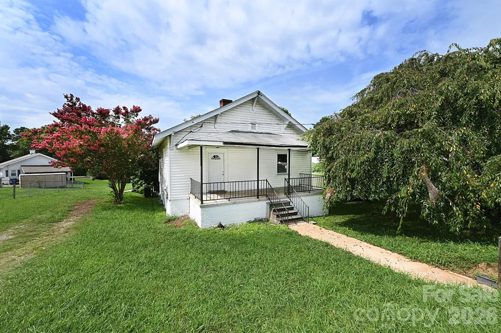 1632 C AVENUE SE Hickory, NC 28602