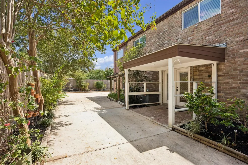 11523 Highgrove Drive Houston, TX 77077