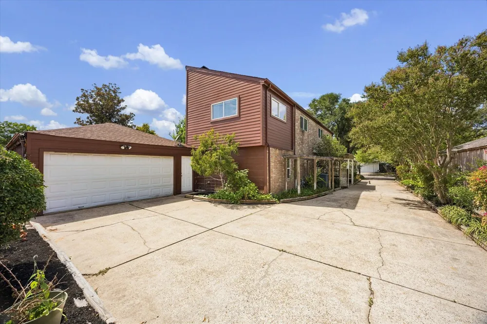 11523 Highgrove Drive Houston, TX 77077