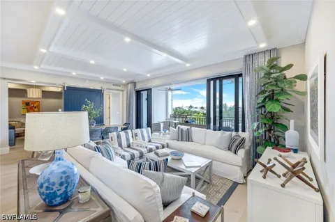 3rd Avenue S #319
