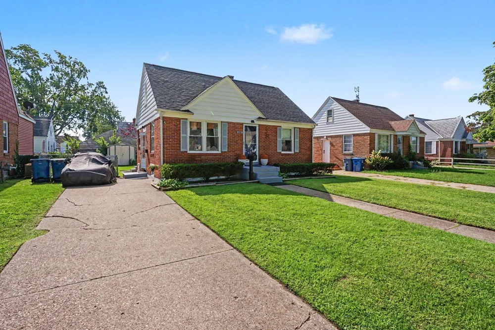 3002 Dawes Road Muskegon, MI 49441