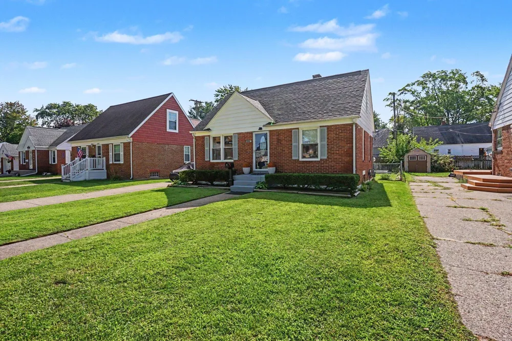 3002 Dawes Road Muskegon, MI 49441