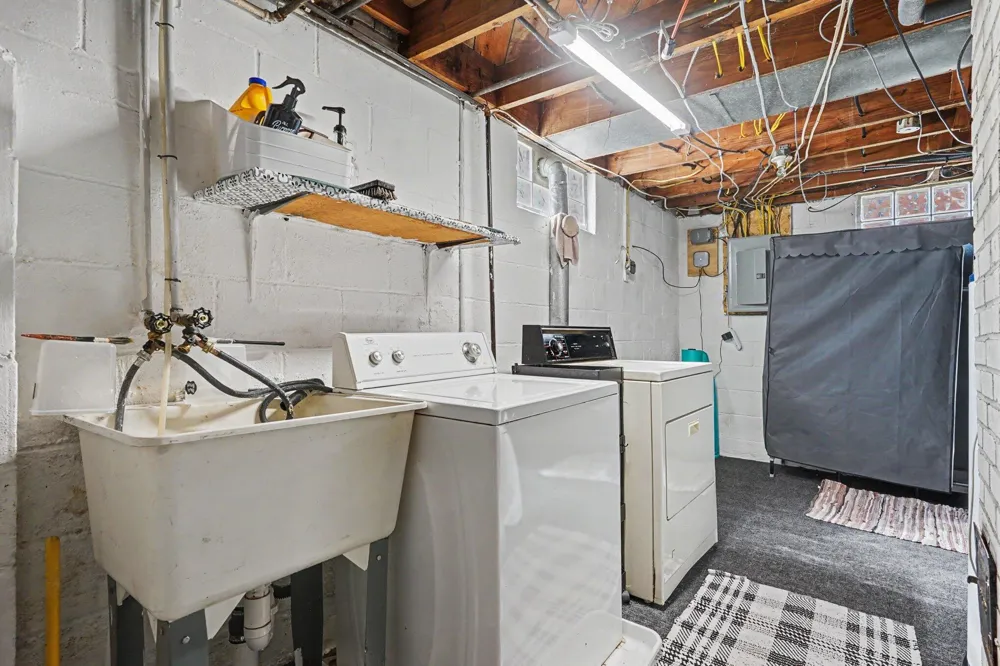 3002 Dawes Road Muskegon, MI 49441