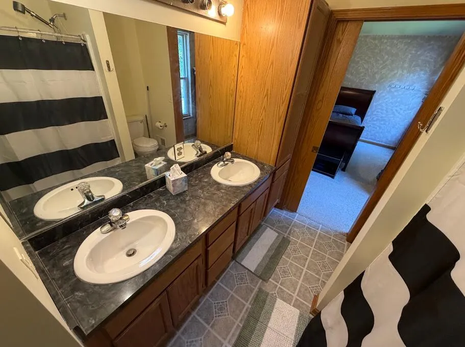 2591 W Pine Lane Holland, MI 49424