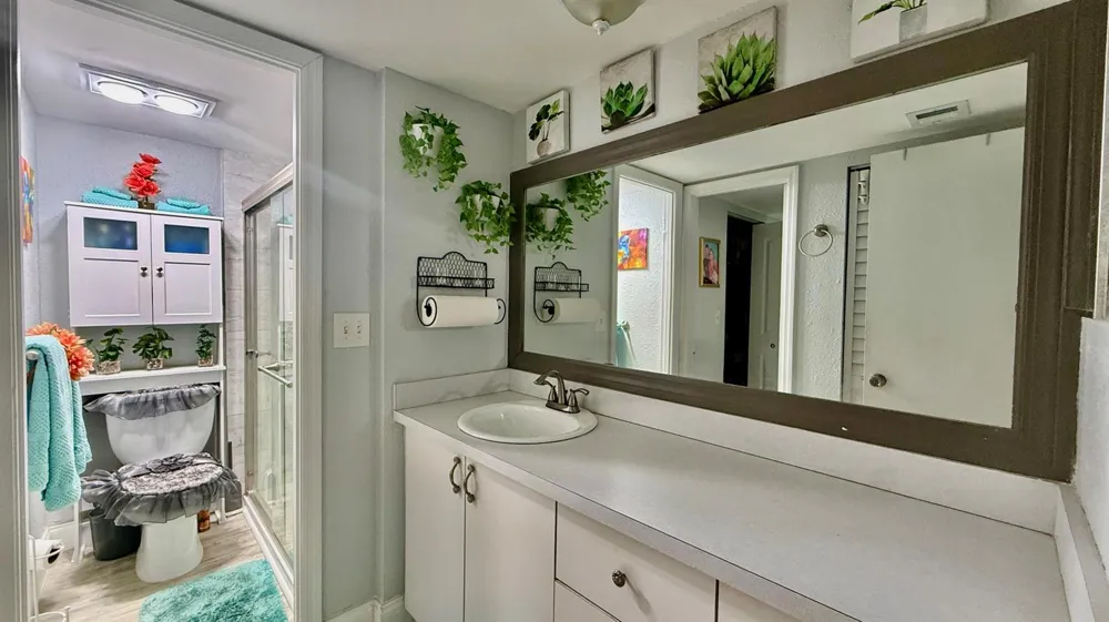 9480 Poinciana Place #201 Davie, FL 33324