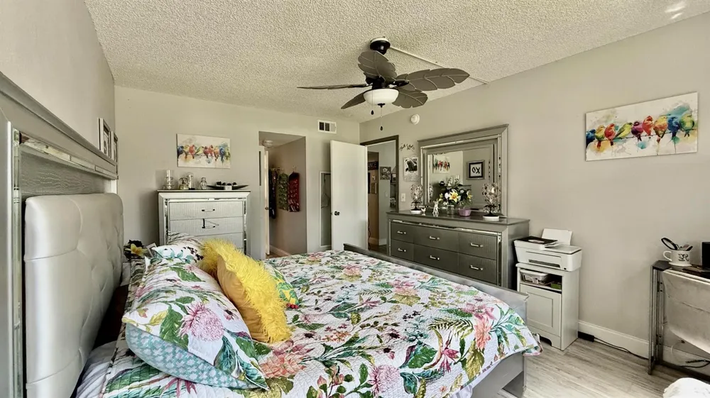 9480 Poinciana Place #201 Davie, FL 33324