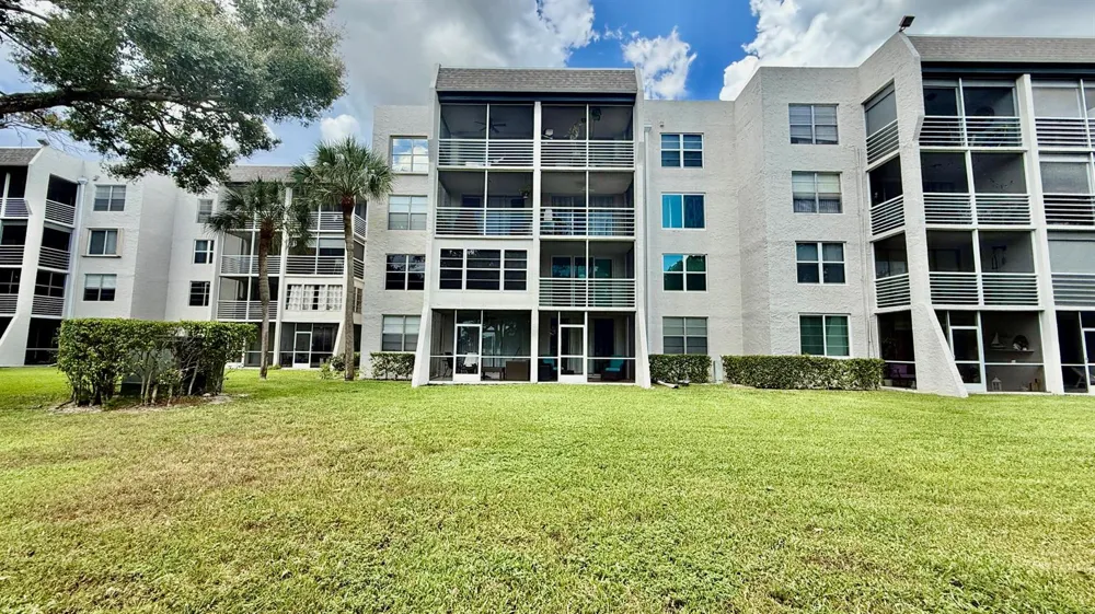 9480 Poinciana Place #201 Davie, FL 33324