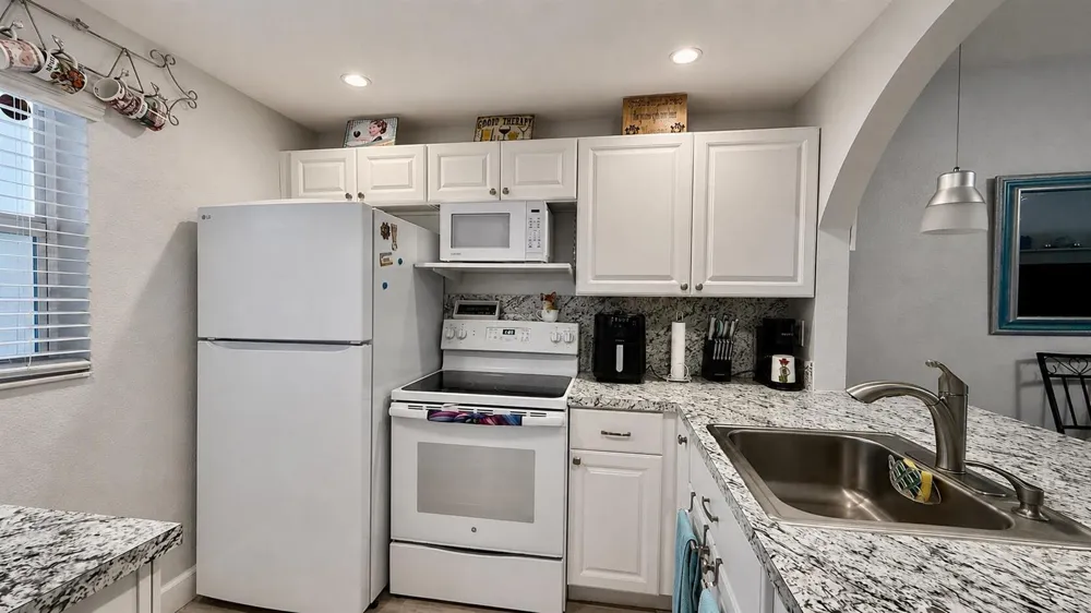 9480 Poinciana Place #201 Davie, FL 33324