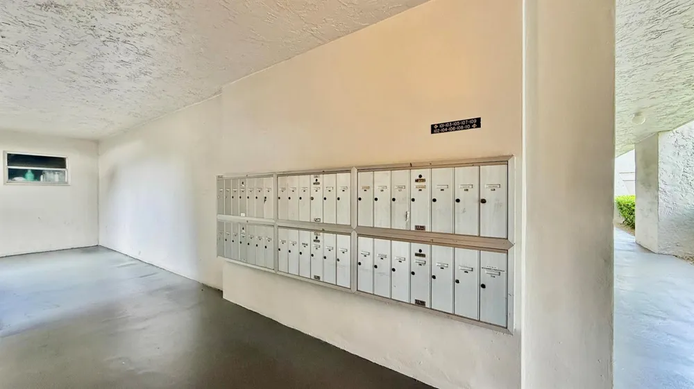 9480 Poinciana Place #201 Davie, FL 33324
