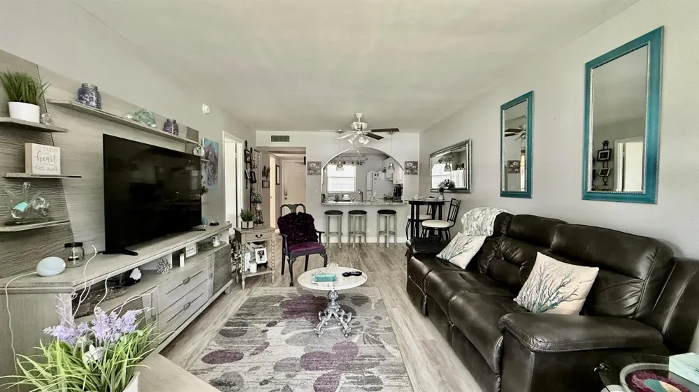 9480 Poinciana Place #201 Davie, FL 33324