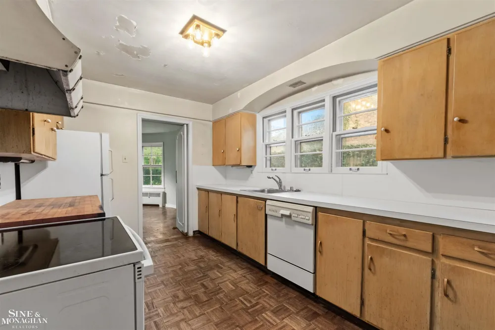 41 Beacon Hill Road Grosse Pointe Farms City, MI 48236