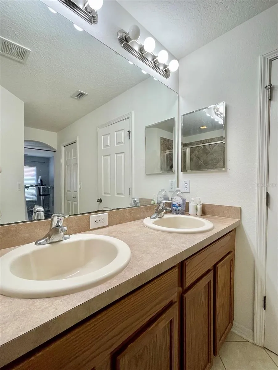 8227 MIDNIGHT SUN COURT Riverview, FL 33578