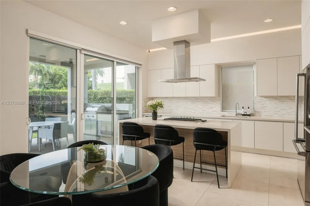 7423 NW 102th ct Doral, FL 33178