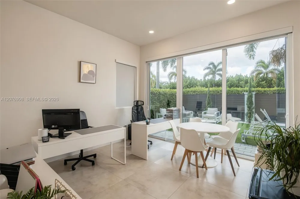 7423 NW 102th ct Doral, FL 33178