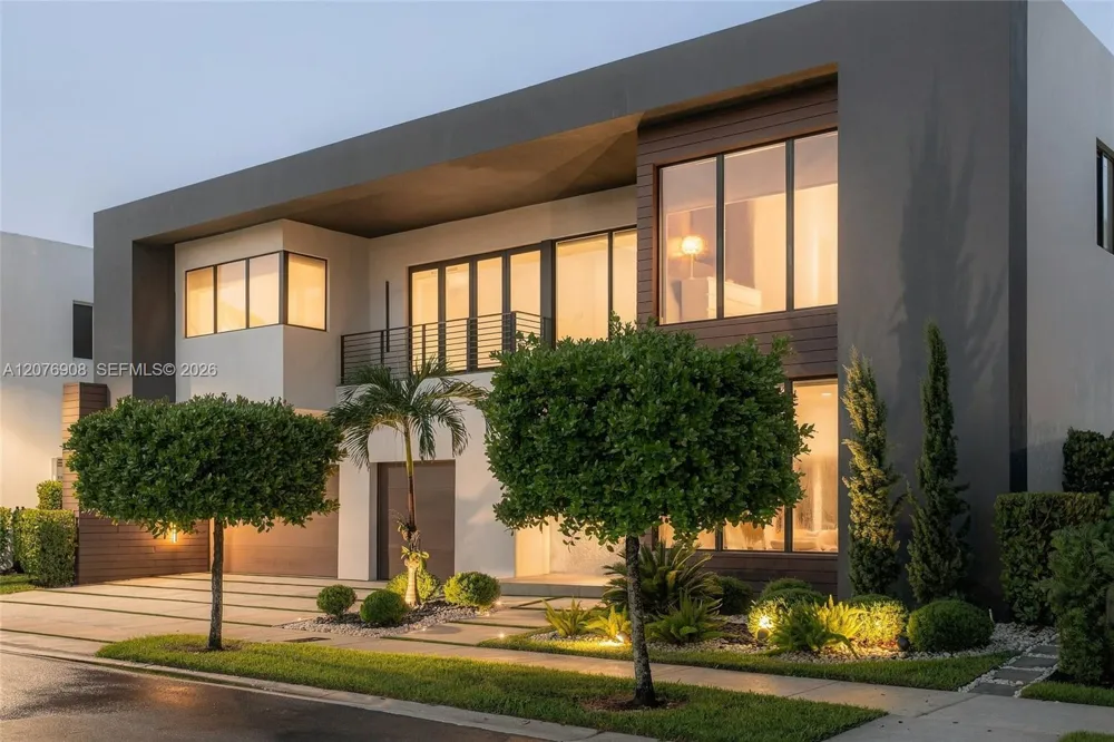 7423 NW 102th ct Doral, FL 33178