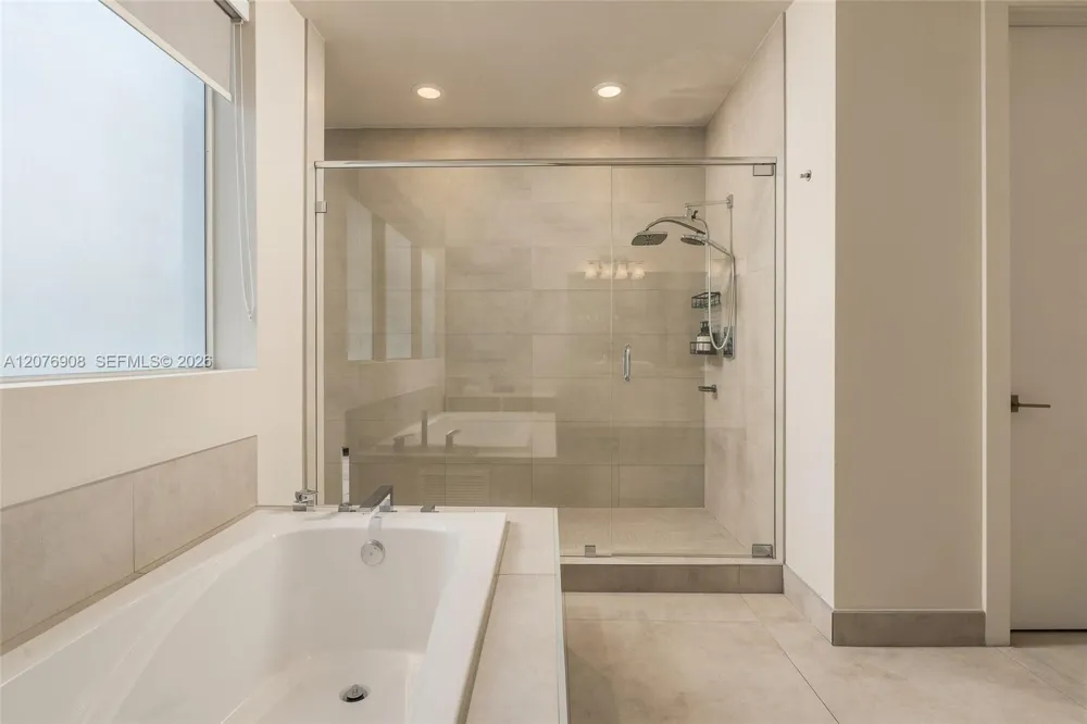 7423 NW 102th ct Doral, FL 33178