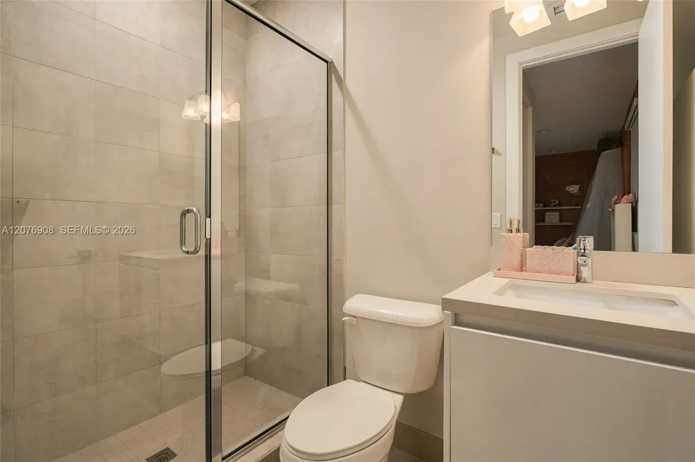 7423 NW 102th ct Doral, FL 33178