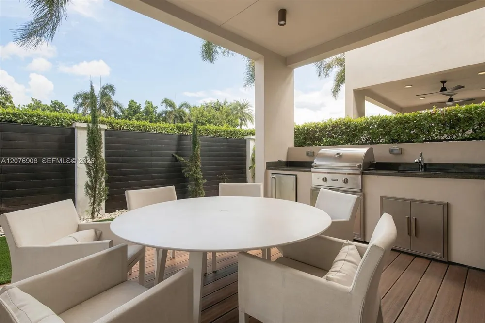 7423 NW 102th ct Doral, FL 33178