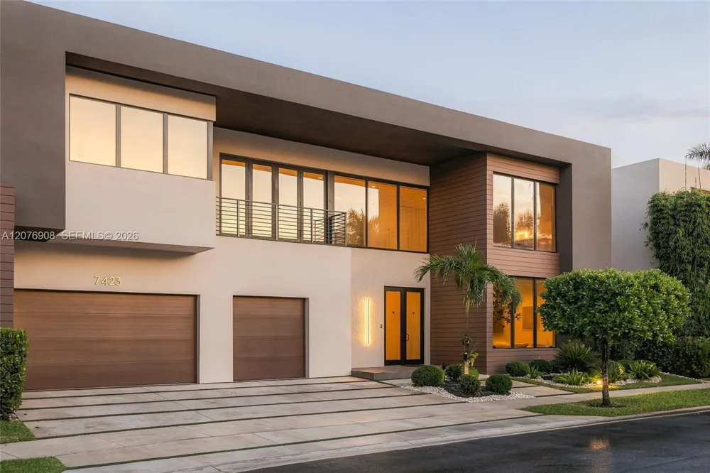 7423 NW 102th ct Doral, FL 33178