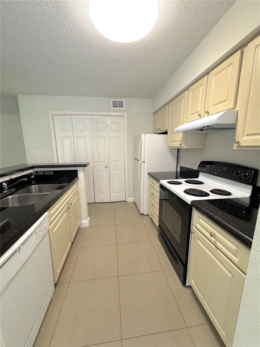 777 Riverside Dr #1510 Coral Springs, FL 33071