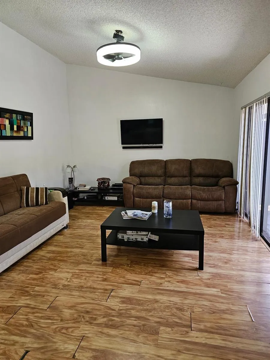 491 Springdale Circle Palm Springs, FL 33461