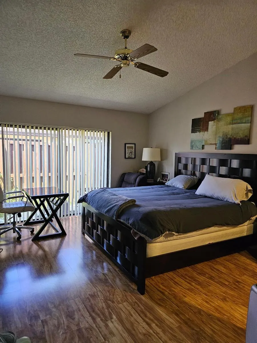 491 Springdale Circle Palm Springs, FL 33461