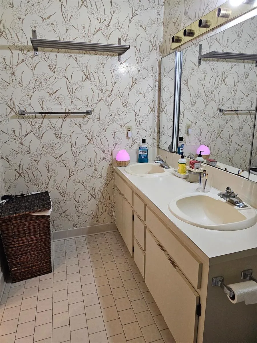491 Springdale Circle Palm Springs, FL 33461